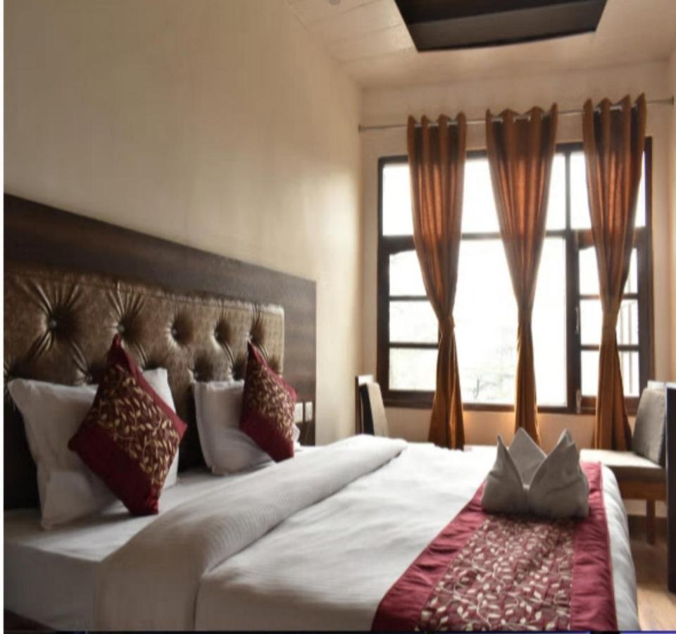 Mountain Zest-Simla Royale Near Mall Road-Free Pickup From Railway Station Simla Exteriér fotografie