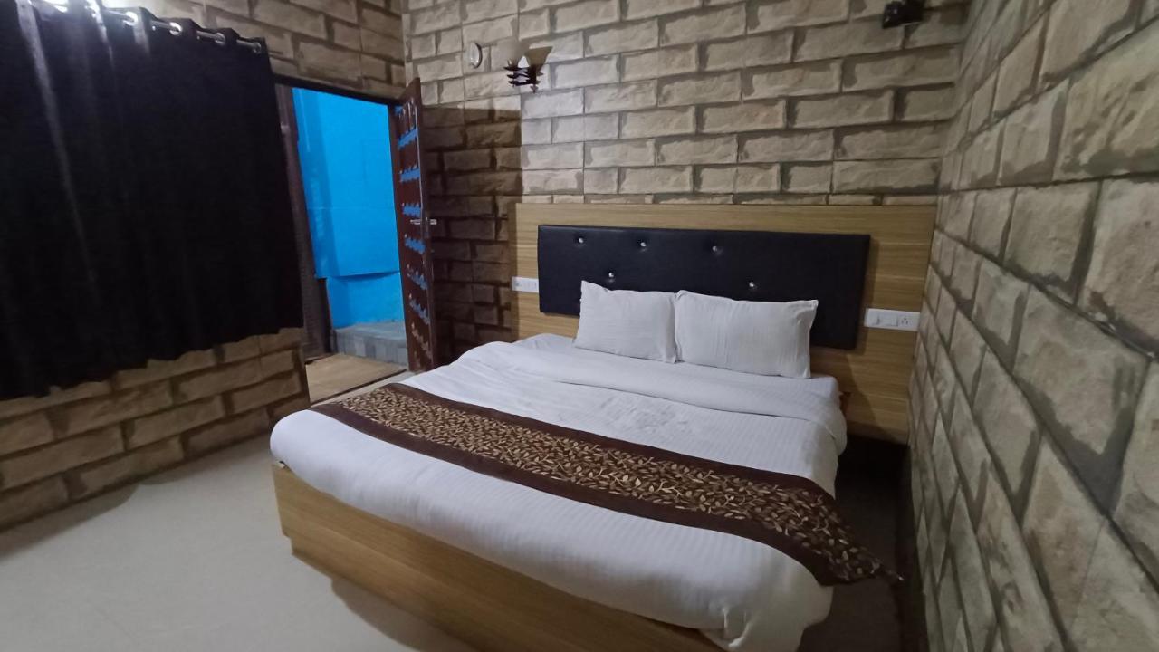Mountain Zest-Simla Royale Near Mall Road-Free Pickup From Railway Station Simla Exteriér fotografie